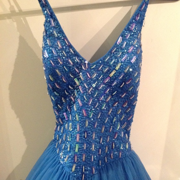 GORGEOUS GOWN M FIT- ⭐️ 1 OF A KIND - Picture 2 of 9